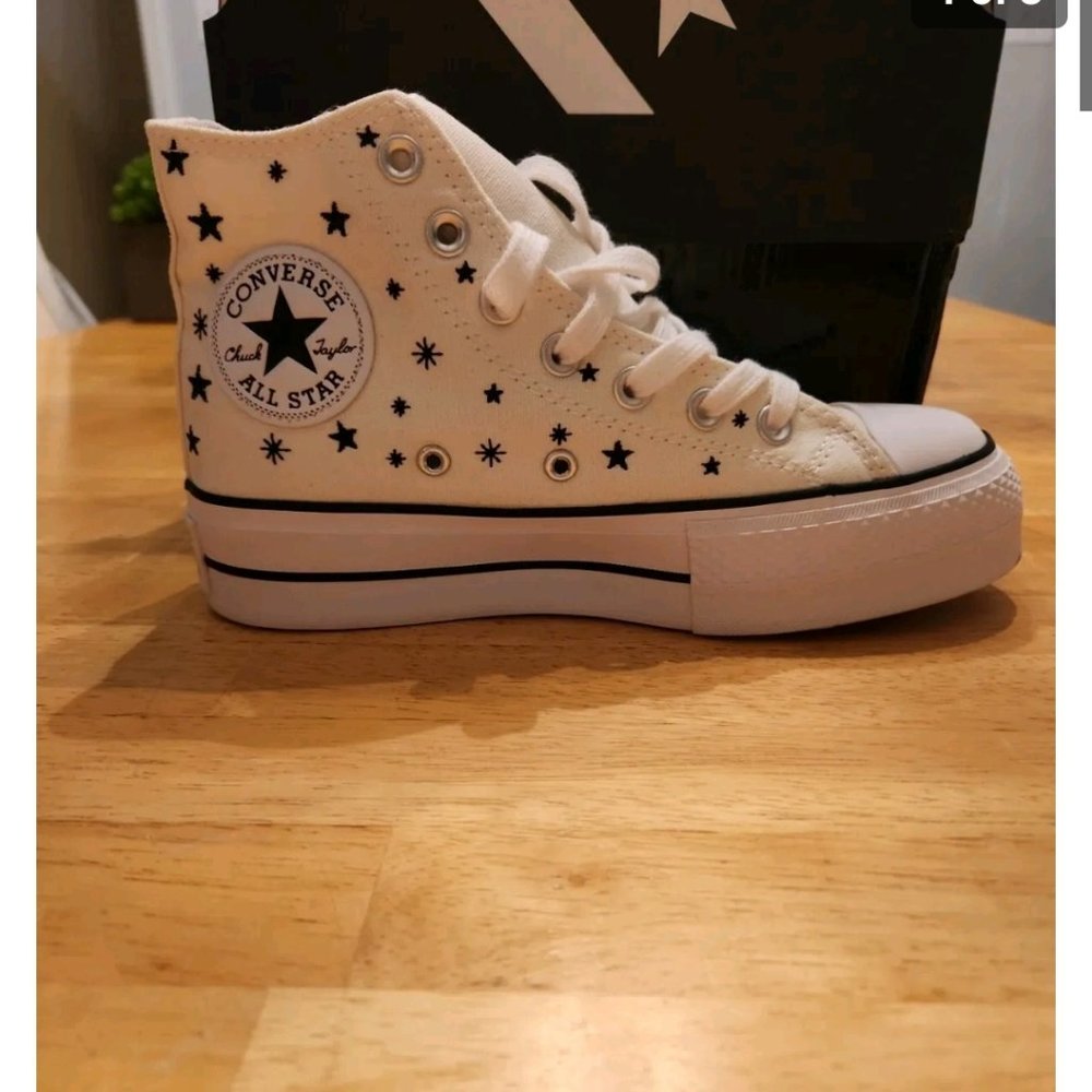 Brand new never worn Woman's platform Converse Chuck Taylor 1970s sneaker